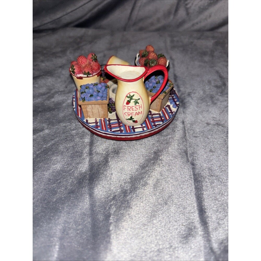 Fresh Berries And Cream Candle Capper